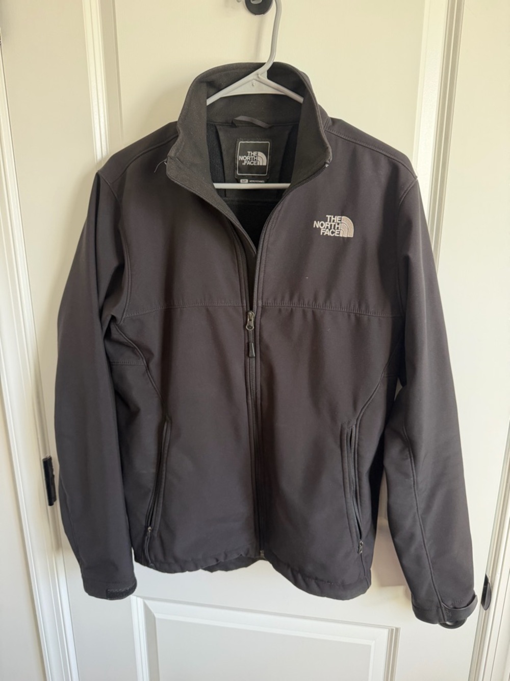 The North Face Men’s Black Softshell Jacket Windstopper
